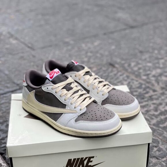Jordan 1 Low OG x Travis Scott Reverse Mocha - Picture 1 of 11